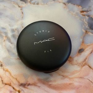 MAC Studio Fix Powder Plus Foundation N5